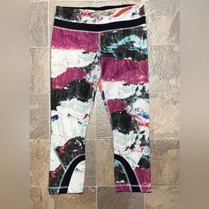 Lululemon Athletic Capri Leggings - White / Magenta Design - Sz 6 - Gently Used
